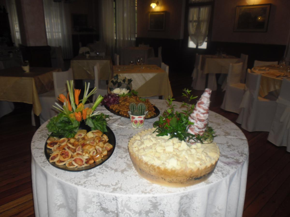 L'Ostu Del Povr-Om Hotel Pinasca Ngoại thất bức ảnh